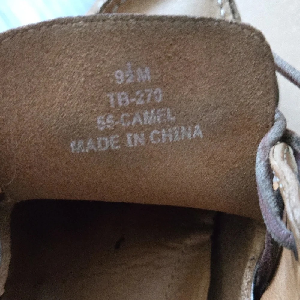 Tommy Bahama Men's Tan Boat Shoes sz. 9.5 Docksider